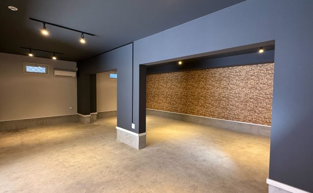 ガレージ奥に34.5帖の大容量ユーティリティ。収納・作業・趣味・備蓄まで一室で完結する“家のバックヤードスペース”。